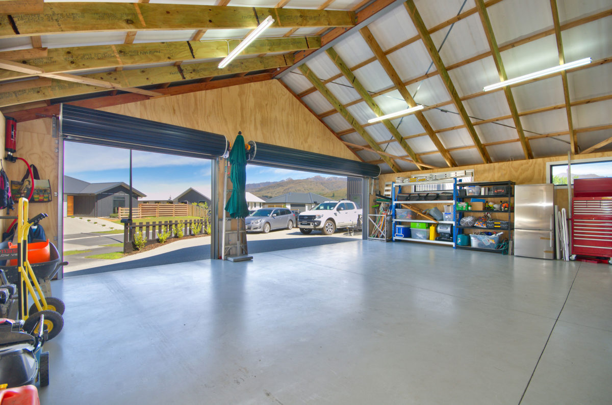 Double garage - Residential Build in Queenstown